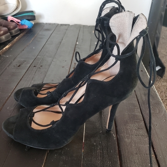 Vince Camuto Women's 9.5 Sandria Black Suede Lace Up Heels - Picture 9 of 10
